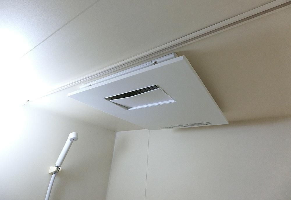 【その他設備】　暖房/涼風機能付き浴室乾燥機