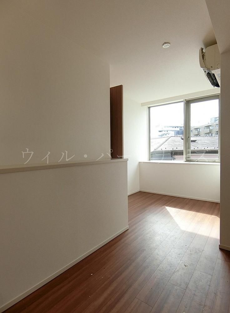 y̑EXy[Xz@N[jO̓摜ł