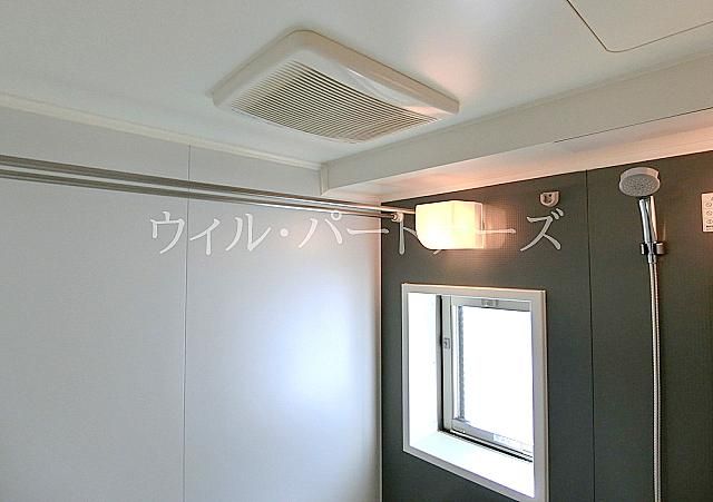 【その他設備】　暖房涼風機能付き浴室乾燥機！