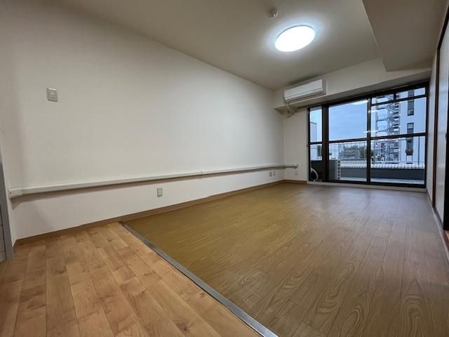 �y���ԁE���r���O�z�@