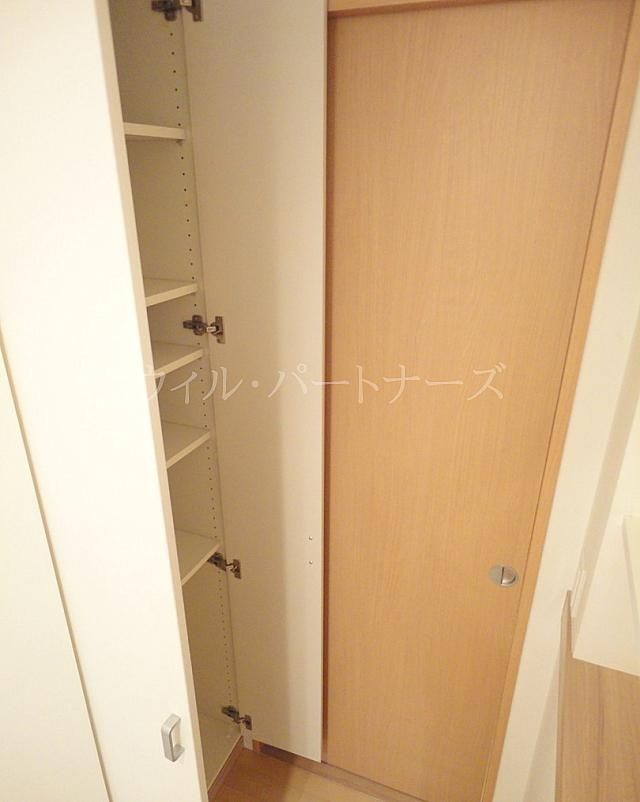 y[z@ԎʏZˉ摜ł