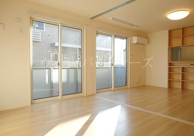 �y���̑������E�X�y�[�X�z�@���Ԏ�蓯�d�l�A���E���]�^�C�v�̂������ł�