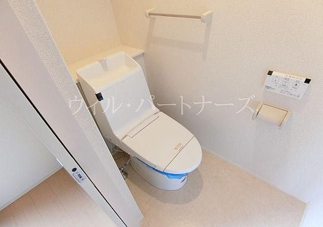 【トイレ】　温水洗浄便座付きトイレ完備