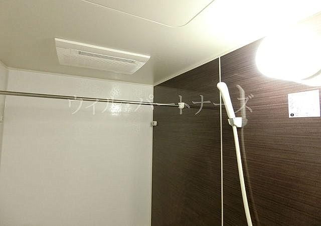 【その他設備】　暖房涼風機能付き浴室乾燥機！