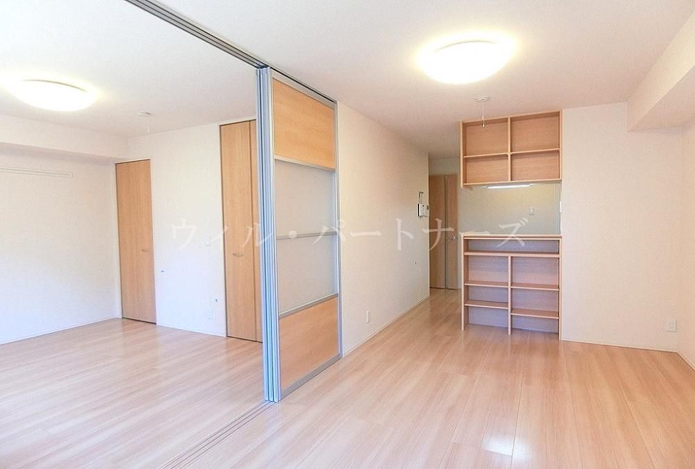 yErOz@Ԏ蓯dlAE]^Cv̉摜ł