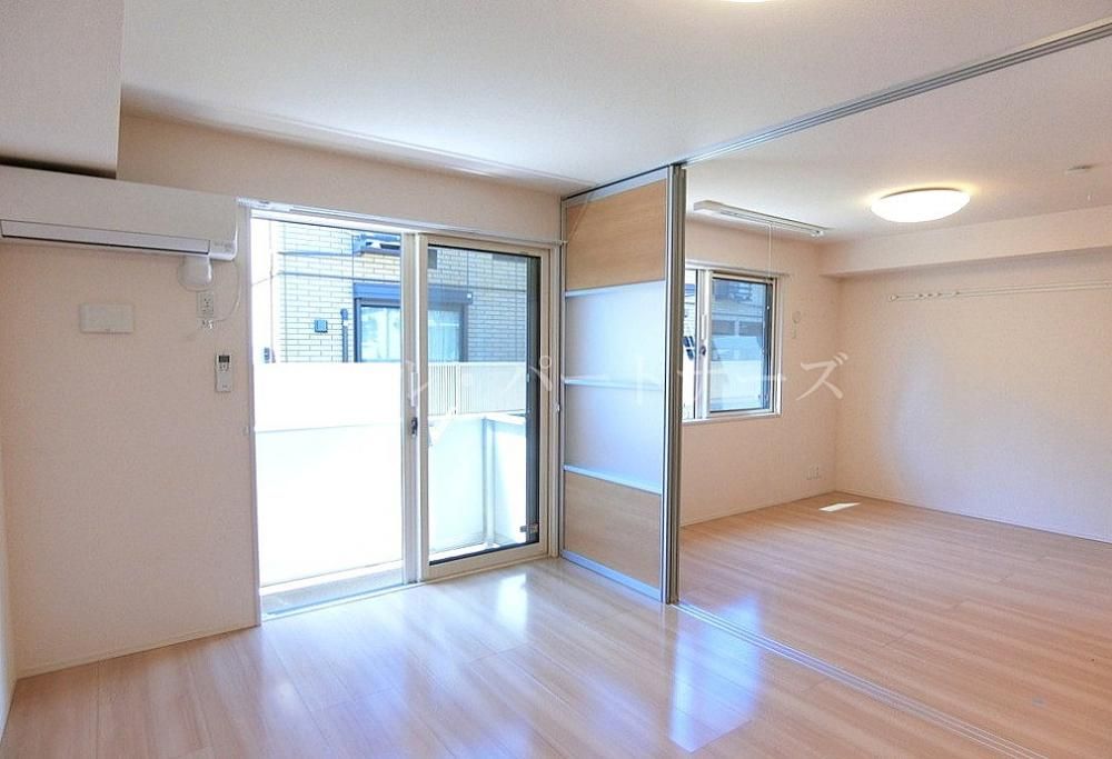 y̑EXy[Xz@Ԏ蓯dlAE]^Cv̉摜ł