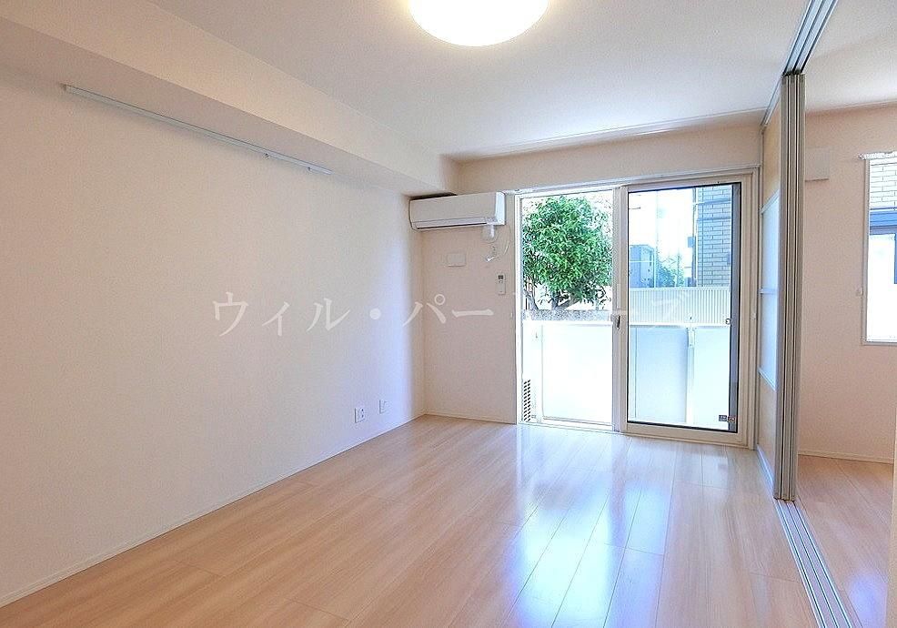 yErOz@Ԏ蓯dlAE]^Cv̉摜ł