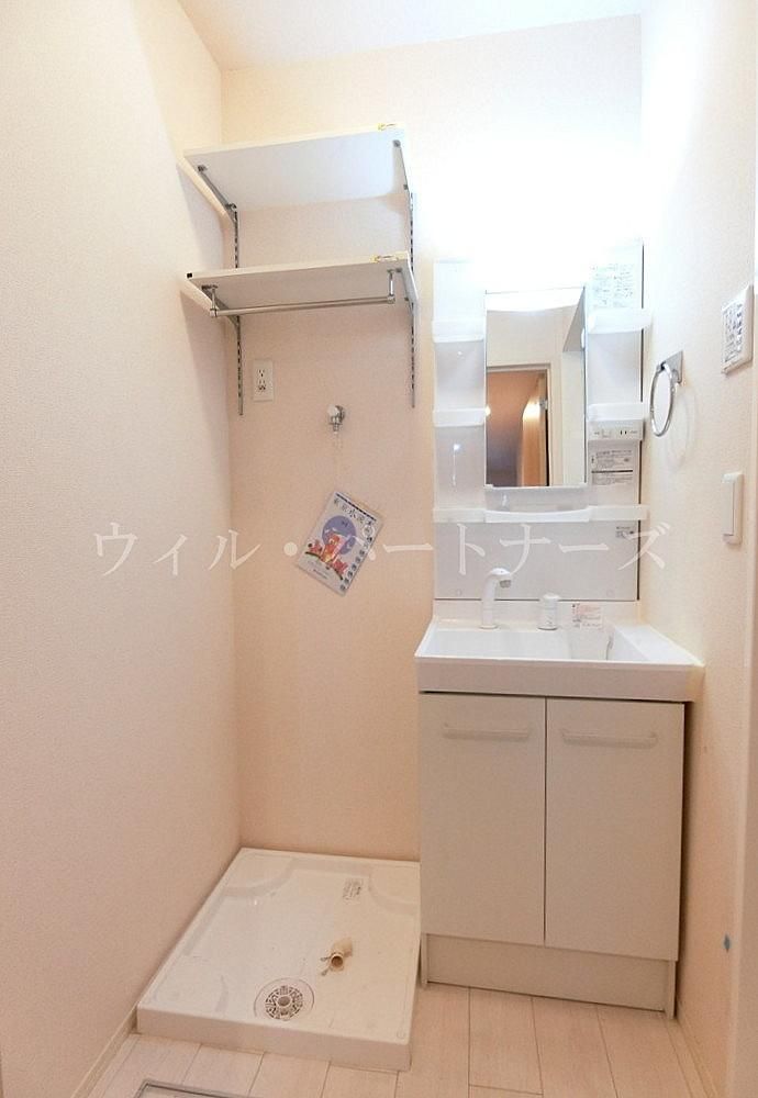 yʏz@Ԏ蓯dlAE]^Cv̉摜ł