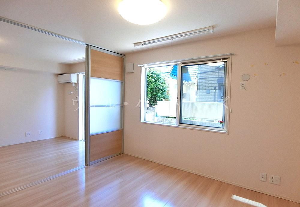 y̑EXy[Xz@Ԏ蓯dlAE]^Cv̉摜ł