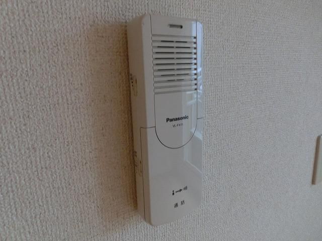 �y�Z�L�����e�B�z�@