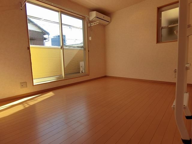 �y���ԁE���r���O�z�@