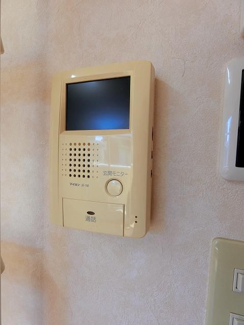 �y�Z�L�����e�B�z�@