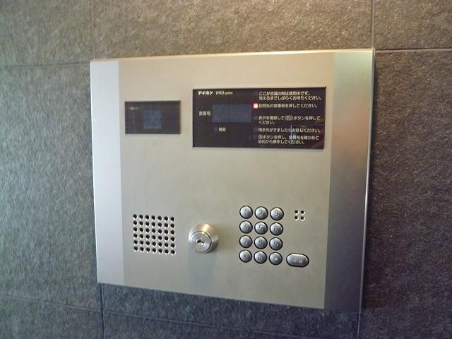 �y�Z�L�����e�B�z�@