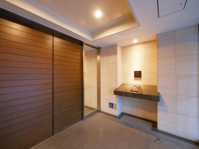 �y�Z�L�����e�B�z�@