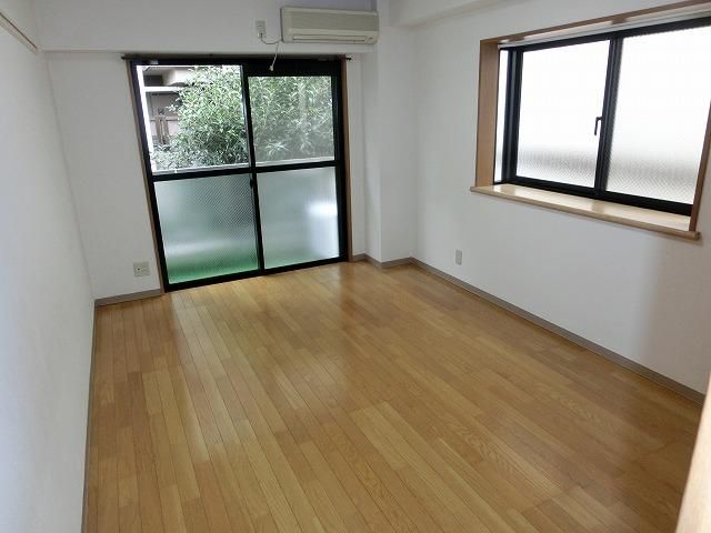 �y���ԁE���r���O�z�@