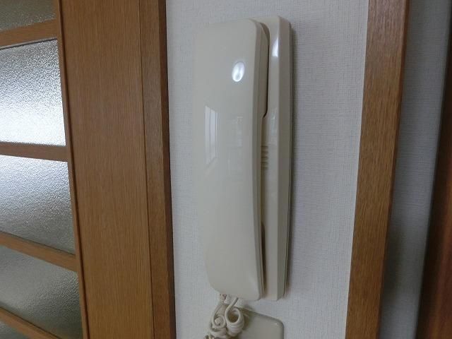 �y�Z�L�����e�B�z�@