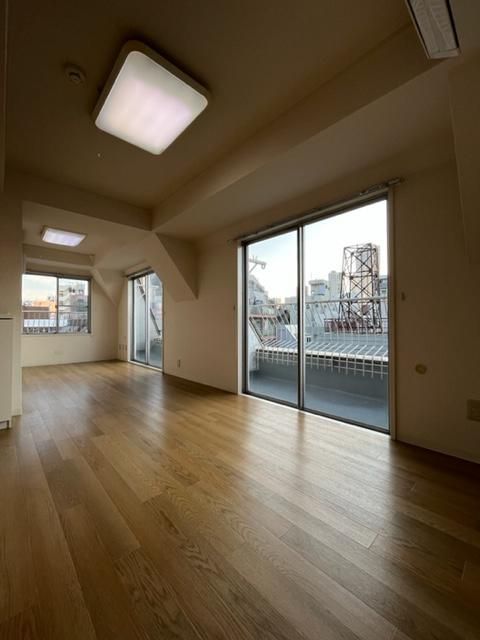 �y�����E���r���O�z�@