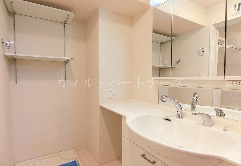 �y���ʏ��z�@���^�C�v���E���]�^�C�v�̓����摜�ł�