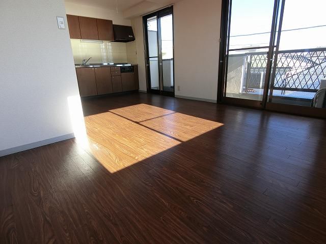 �y���ԁE���r���O�z�@���t�H�[���O�̎ʐ^�ł��B�����L�p�Ƃ������܂��B(�ȉ���)