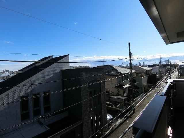 �y���]�z�@