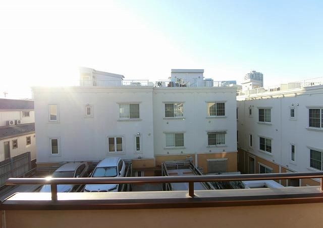 �y���]�z�@