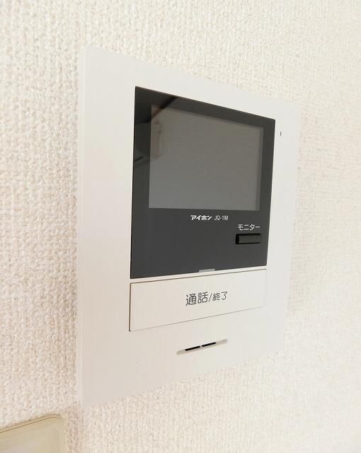 �y�Z�L�����e�B�z�@