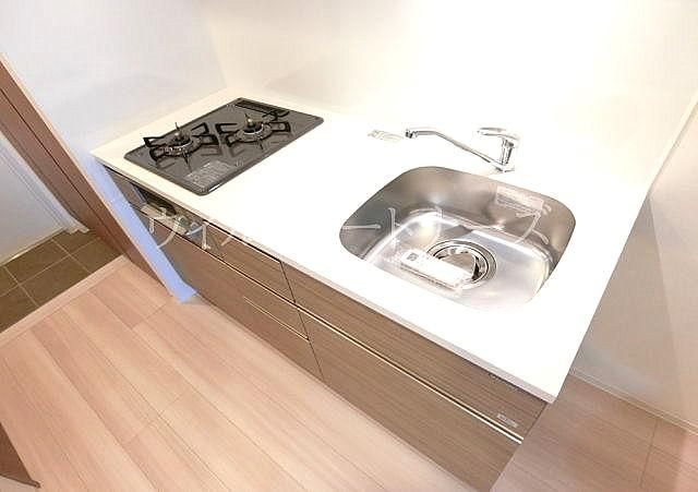 �y�L�b�`���z�@���Ԏ��A���E���]�^�C�v�̓����摜�ł�