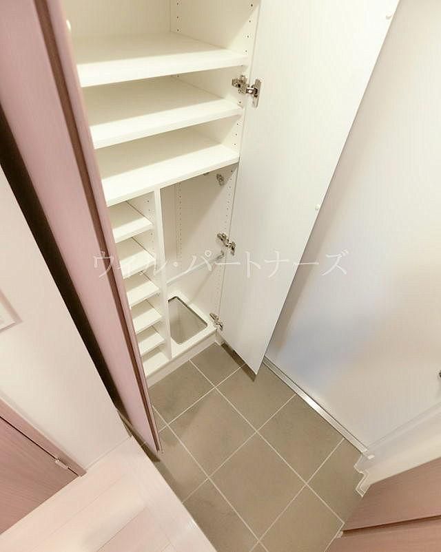 �y���ցz�@���Ԏ��A���E���]�^�C�v�̓����摜�ł�