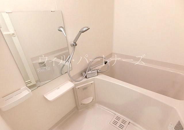 【バス】　浴室乾燥機能付きのバスルーム