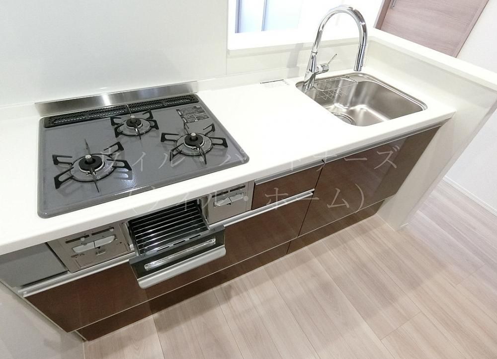 �y�L�b�`���z�@���{�H��ЁA���V���[�Y�̓����ł�/�Q�l