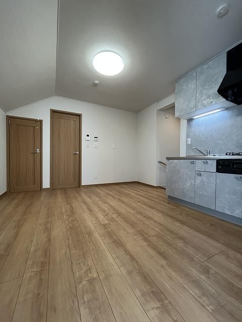 �y�����E���r���O�z�@