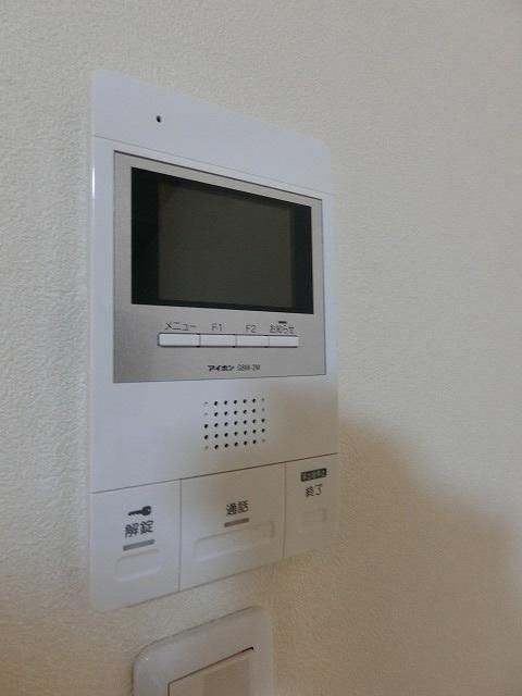 �y�Z�L�����e�B�z�@