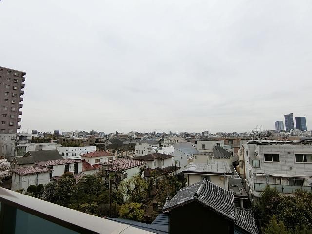 �y���]�z�@