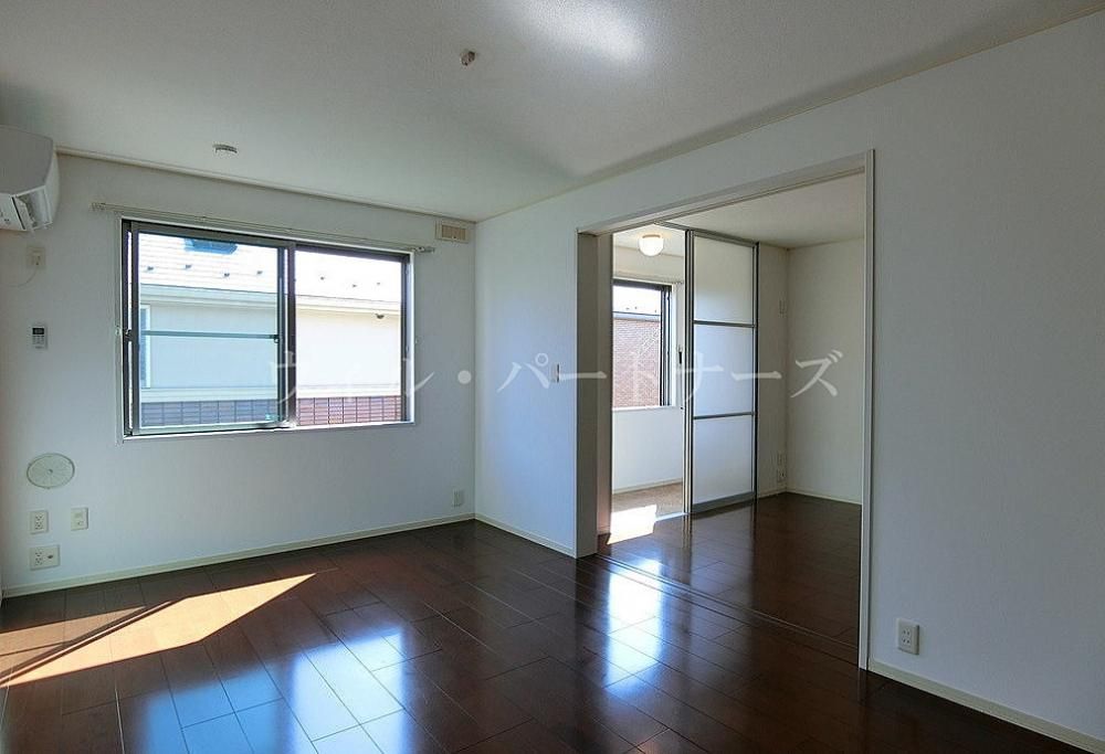 �y���̑������E�X�y�[�X�z�@���Ԏ��A�ʏZ�ˉ摜�ł�