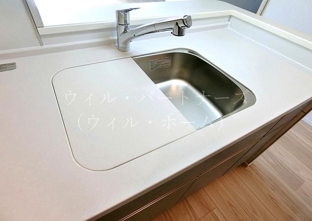 �y�L�b�`���z�@���Ԏ��A���E���]�^�C�v�̓����摜�ł�