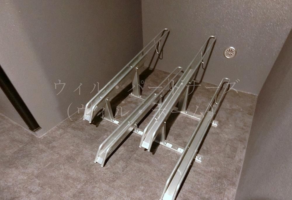 �y���̑��ݔ��z�@�e�t���A���Ƃɒ��փ��b�N��z��/����2���