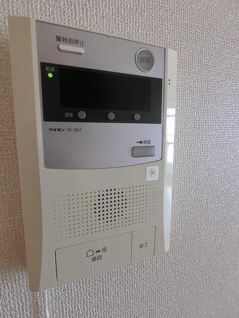 �y�Z�L�����e�B�z�@