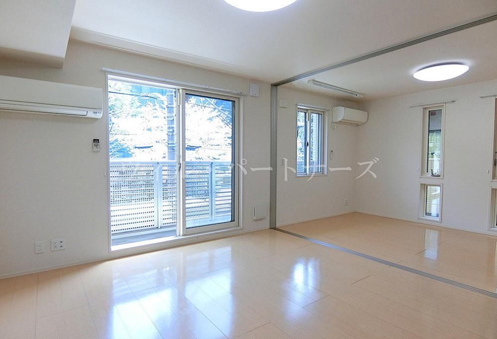 �y���̑������E�X�y�[�X�z�@���Ԏ�蓯�d�l�A���E���]�^�C�v�̓����摜�ł�