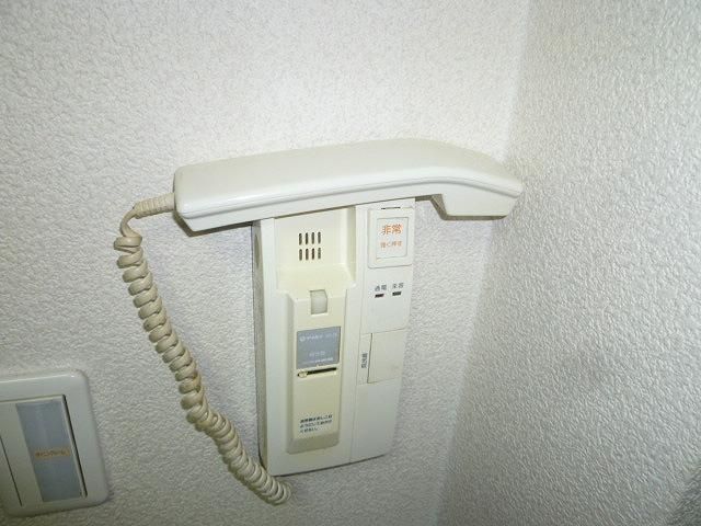 �y�Z�L�����e�B�z�@