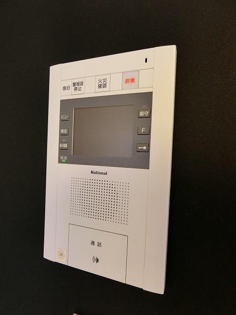 �y�Z�L�����e�B�z�@