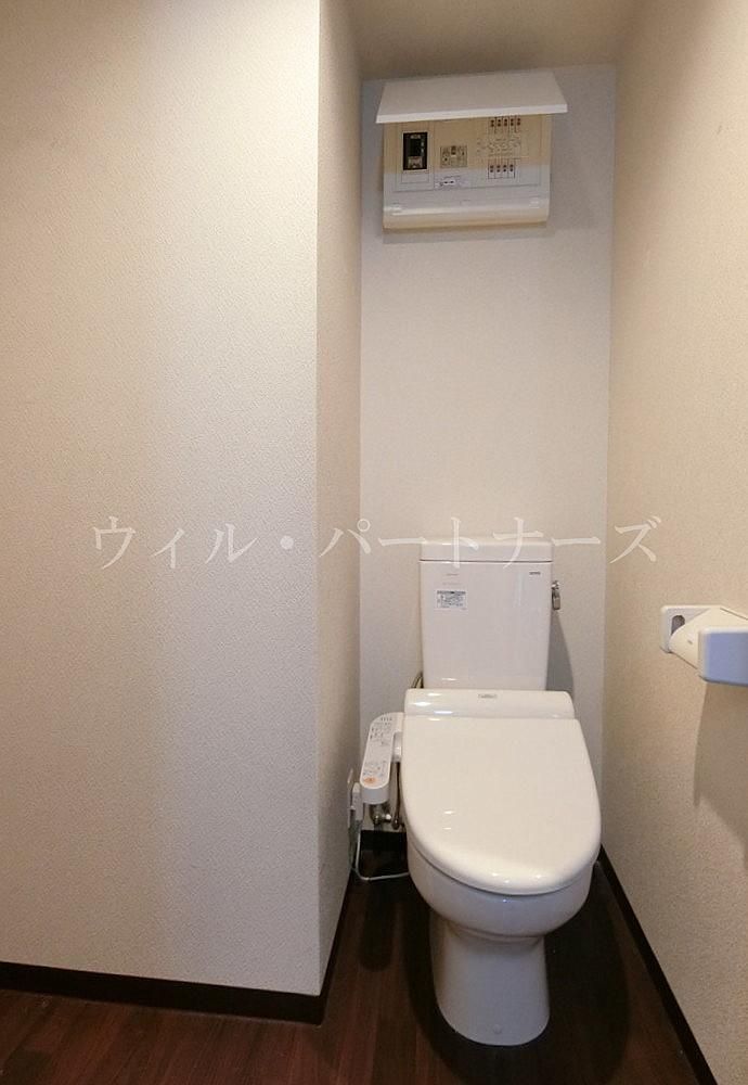 【トイレ】　クリーニング前/同間取り別住戸画像です