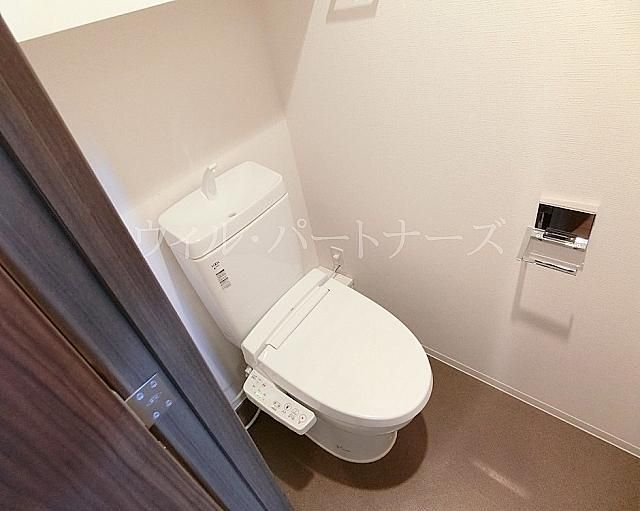 【トイレ】　温水洗浄便座付き