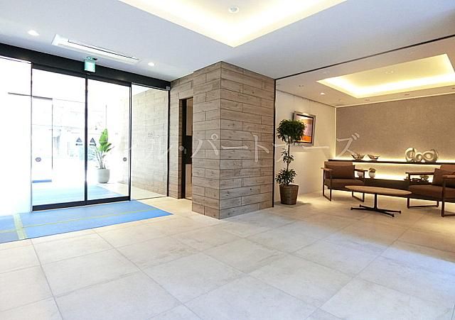 �y���̑����L�����z�@�G���g�����X���r�[