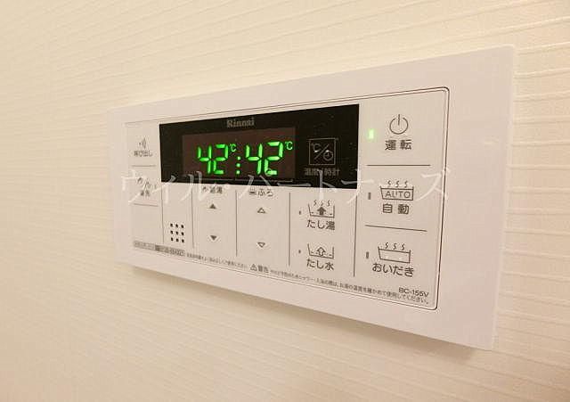 y̑z@ԎAdlʏZˉ摜ł