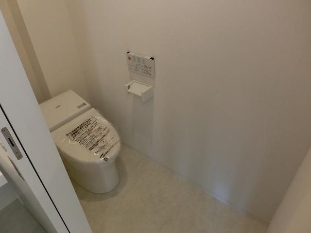 【トイレ】　105号室の写真です(同間取・参考)