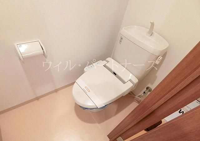 【トイレ】　同間取り同仕様、反転タイプの室内画像