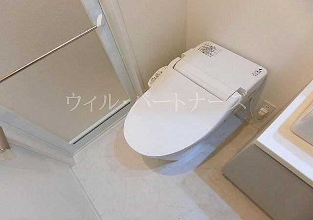 【トイレ】　タンクレストイレ採用です
