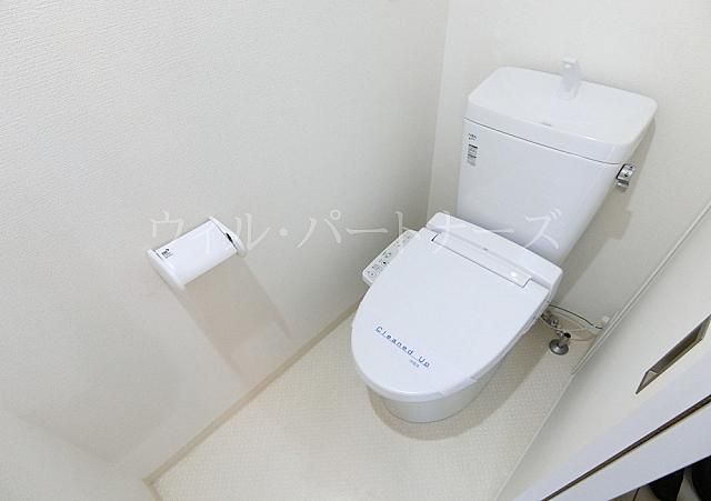 【トイレ】　温水洗浄便座付き/同仕様反転タイプ